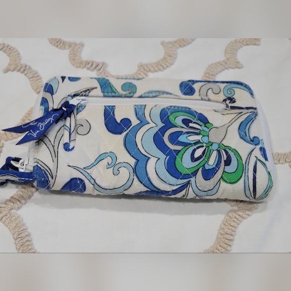 Vera Bradley Mediterranean White Paisley Pattern - Picture 2 of 5